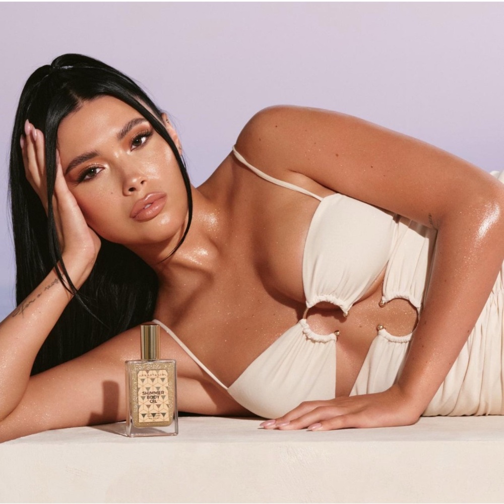 Anastasia Shimmer Body Oil - Luxurious Gold - Picture 4 of 7